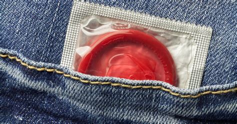 Fafanje brez kondoma Erotična masaža Bomi